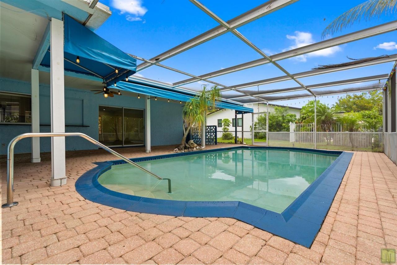 240 Lake Drive , Coconut Creek, FL 33066 Photo