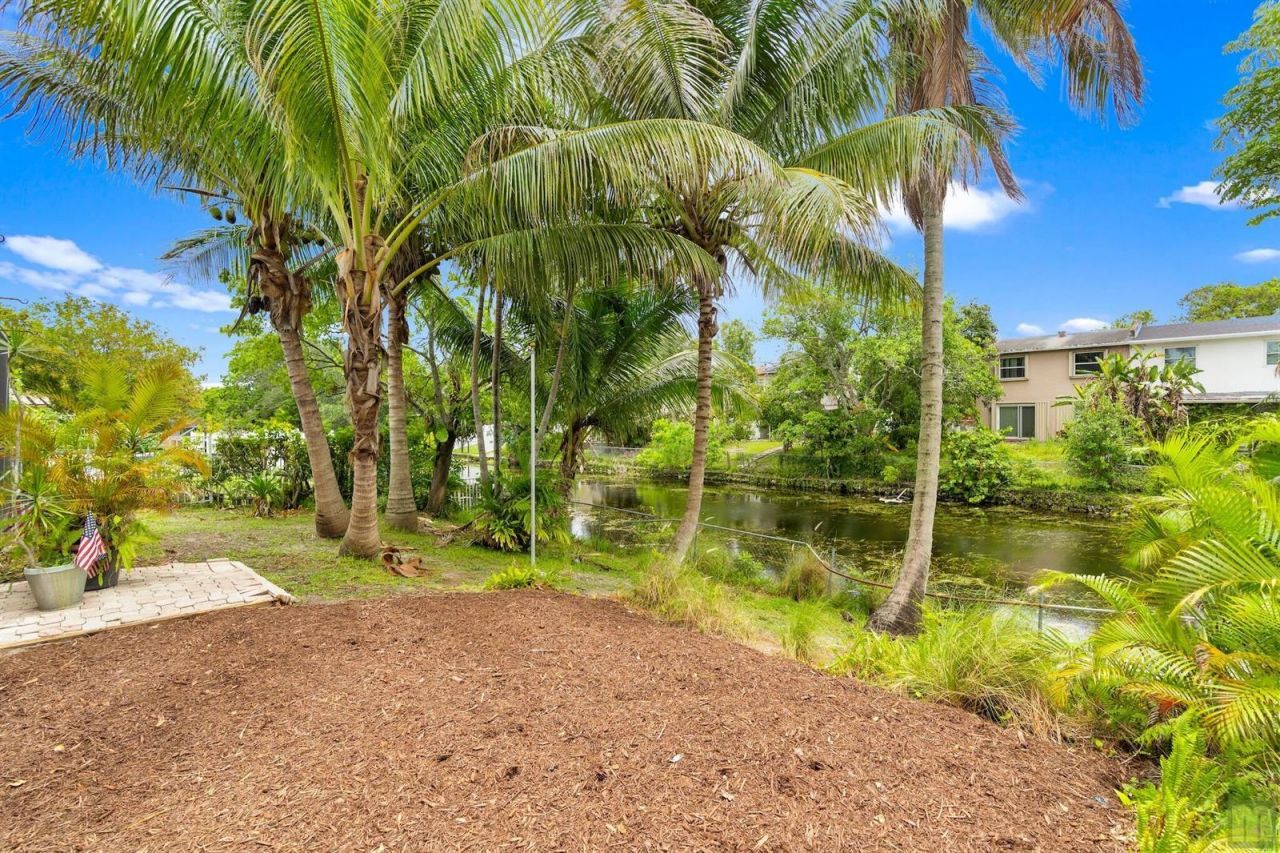 240 Lake Drive , Coconut Creek, FL 33066 Photo