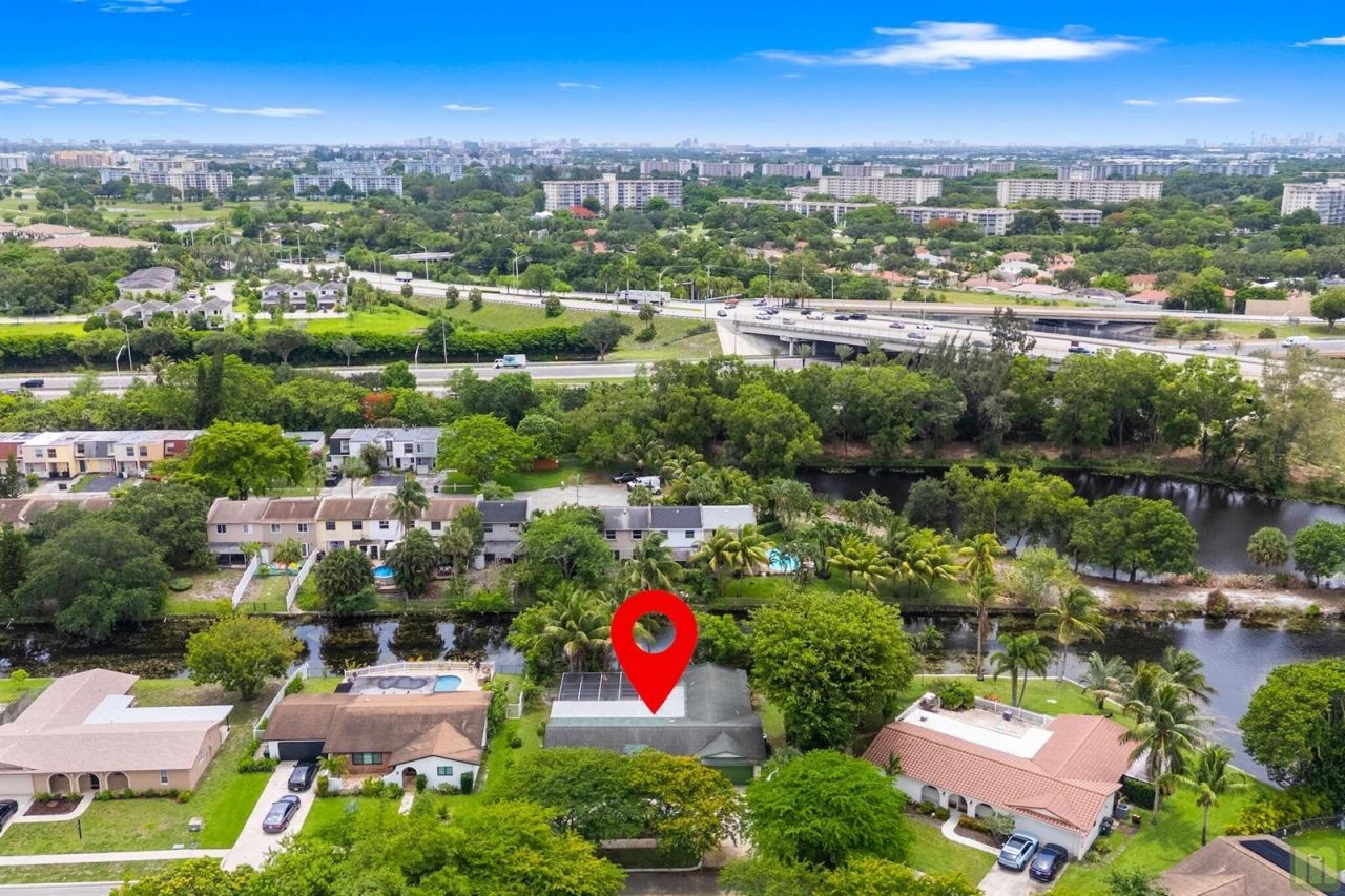 240 Lake Drive , Coconut Creek, FL 33066 Photo