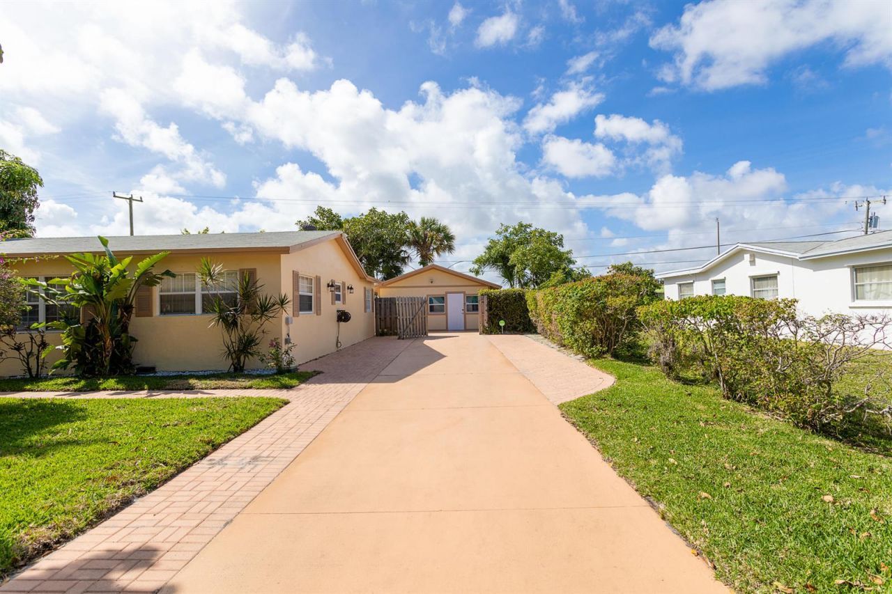 1724 37th Street , West Palm Beach, FL 33407 Photo