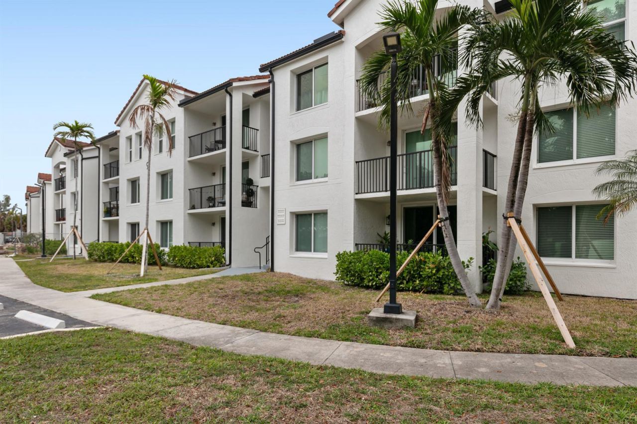 813 Villa Circle , Boynton Beach, FL 33435 Photo