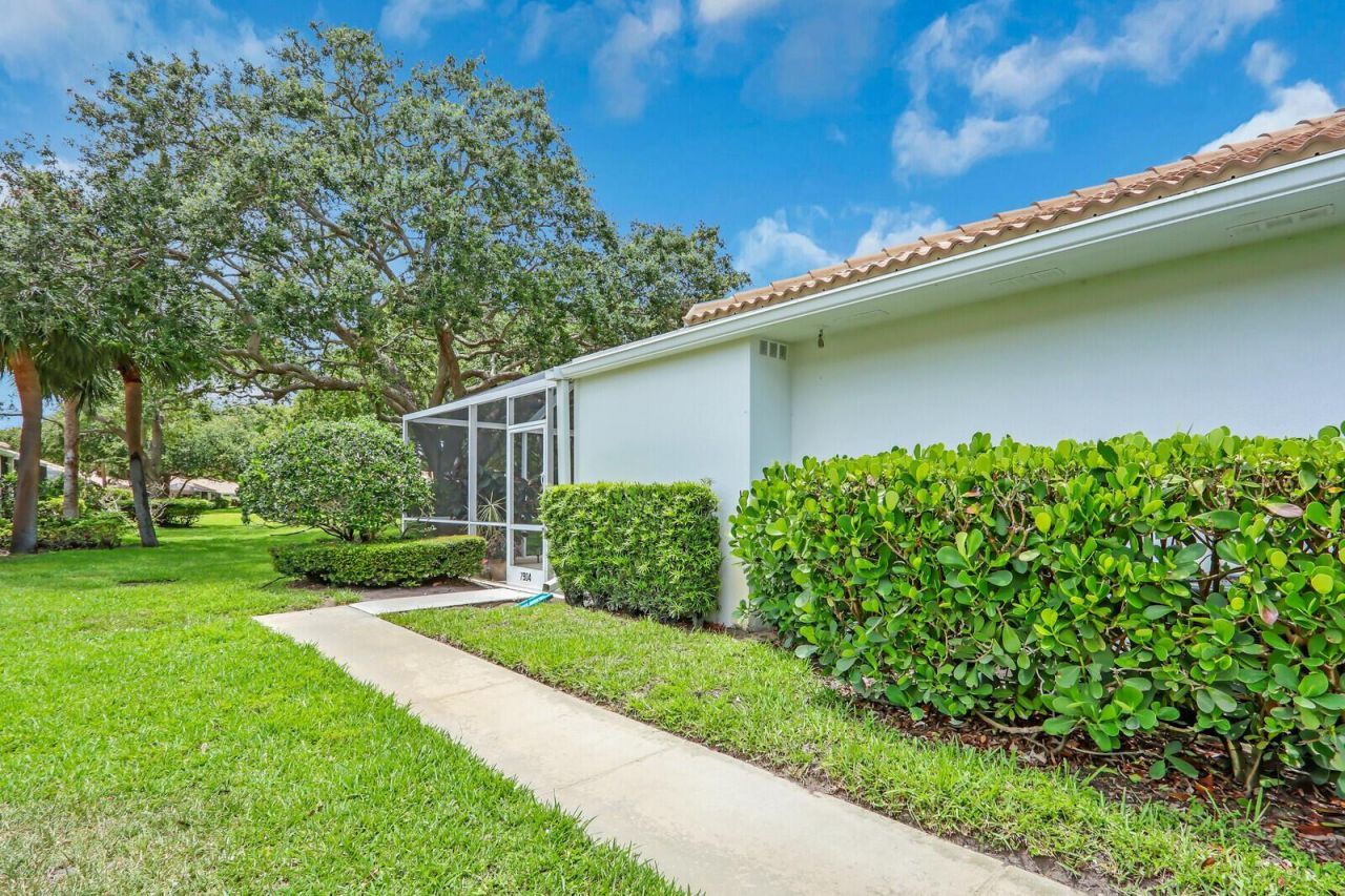 7904 Chapman Oak Court , Palm Beach Gardens, FL 33410 Photo