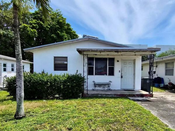 425 NW 6th Street , Hallandale Beach, FL 33009