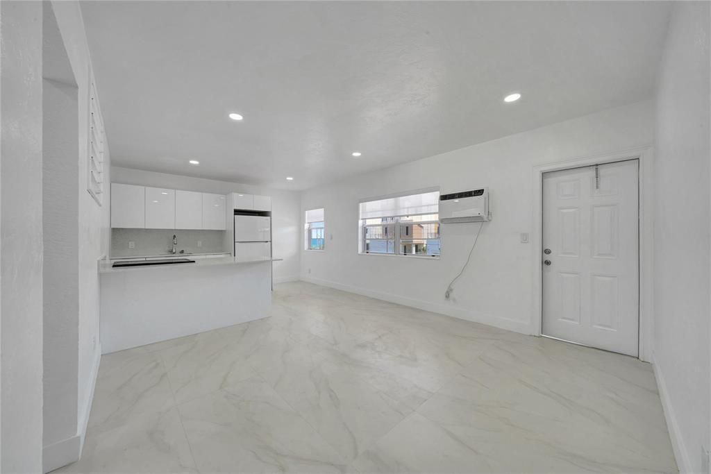 323 Elm Street , Unit 7, Hollywood, FL 33019 Photo