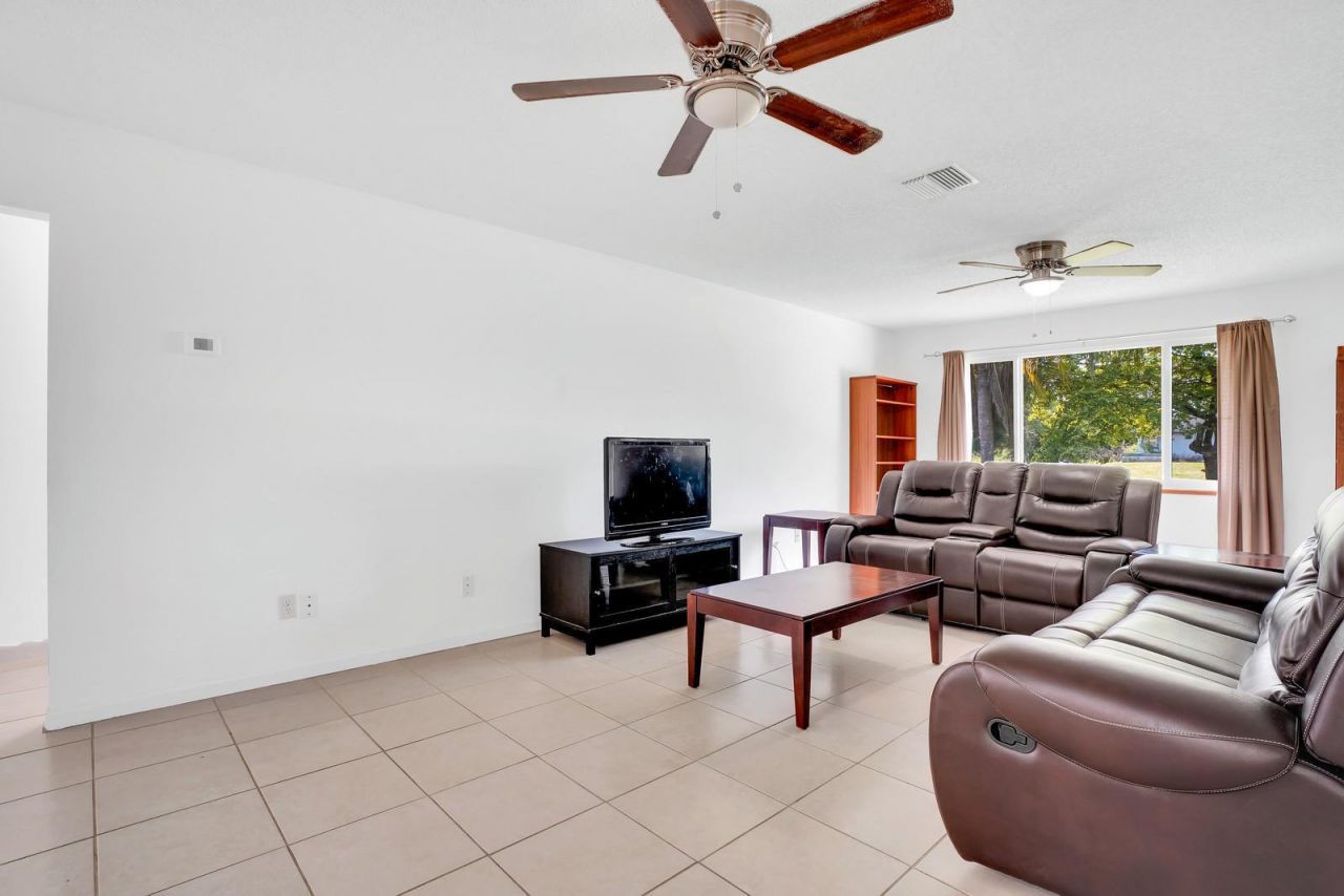 16245 E Burns Drive , Loxahatchee, FL 33470 Photo