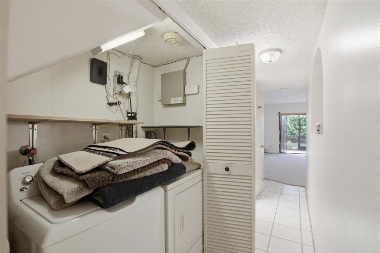 275 Jacaranda Drive , Plantation, FL 33324 Photo