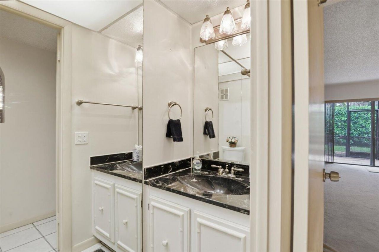 275 Jacaranda Drive , Plantation, FL 33324 Photo