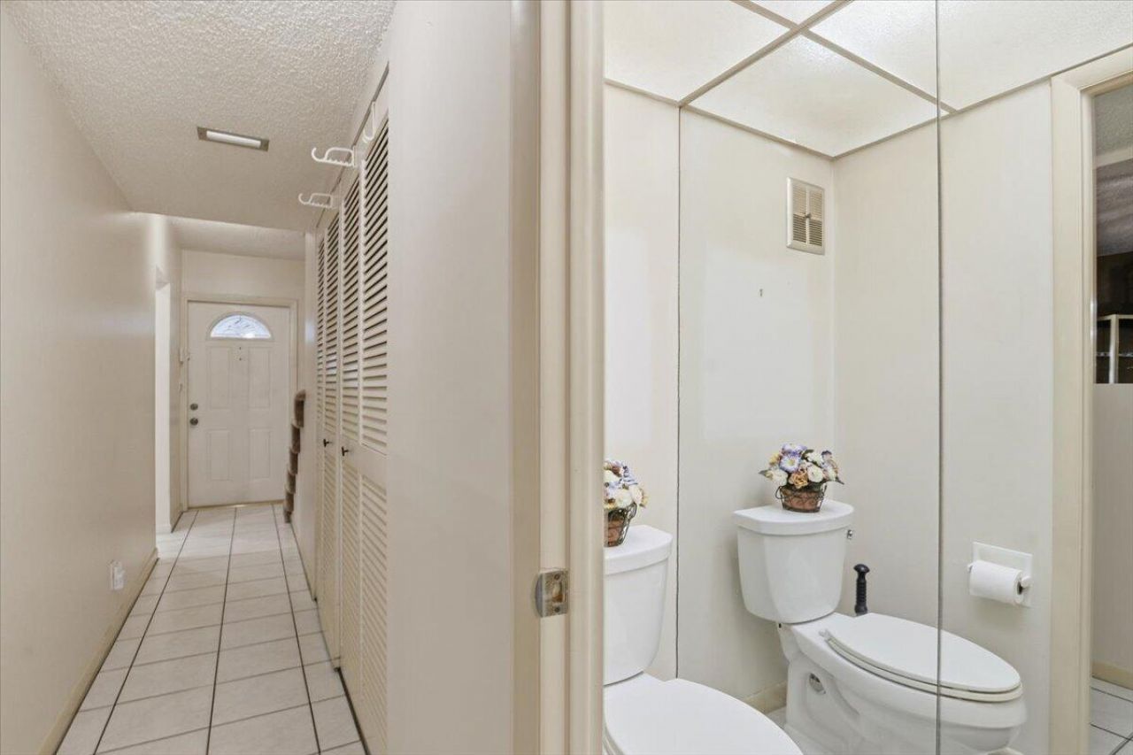 275 Jacaranda Drive , Plantation, FL 33324 Photo