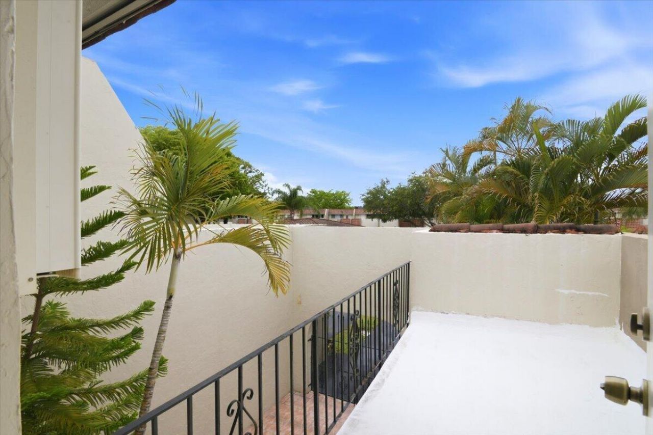 275 Jacaranda Drive , Plantation, FL 33324 Photo
