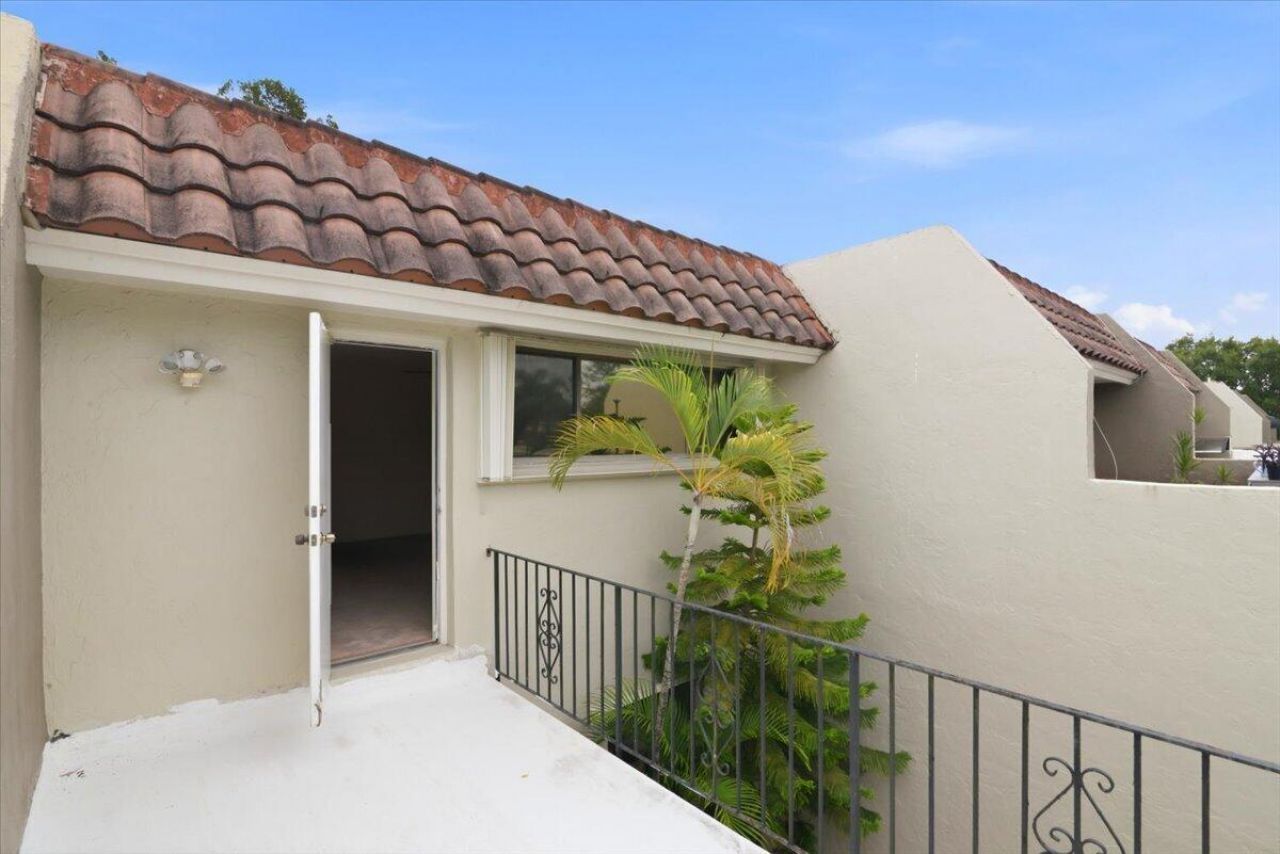 275 Jacaranda Drive , Plantation, FL 33324 Photo