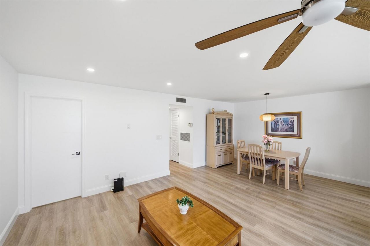 955 Circle Drive , Unit B, Delray Beach, FL 33445 Photo