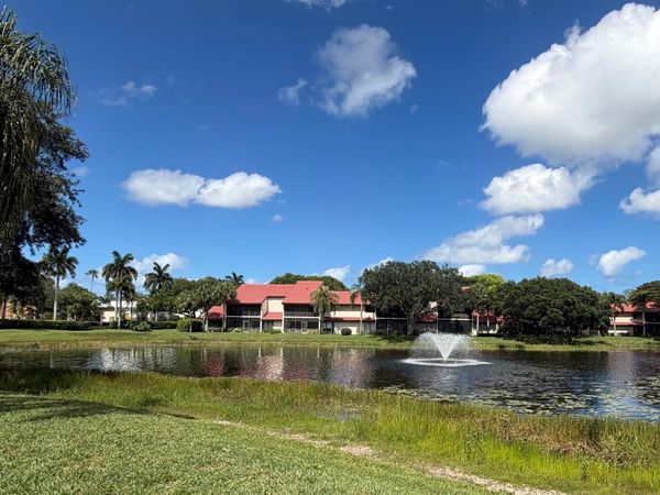 22 Lexington Lane W, Unit D, Palm Beach Gardens, FL 33418
