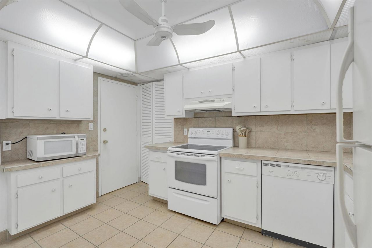 405 N Ocean Boulevard , Unit 305, Pompano Beach, FL 33062 Photo