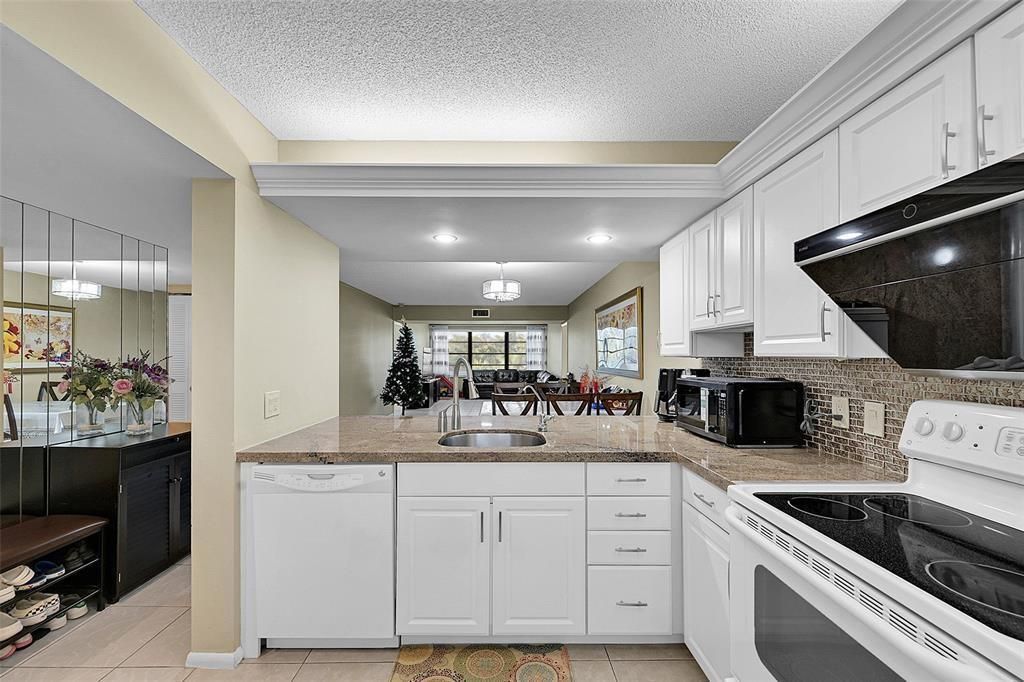 6109 Balboa Circle , Unit 305, Boca Raton, FL 33433 Photo