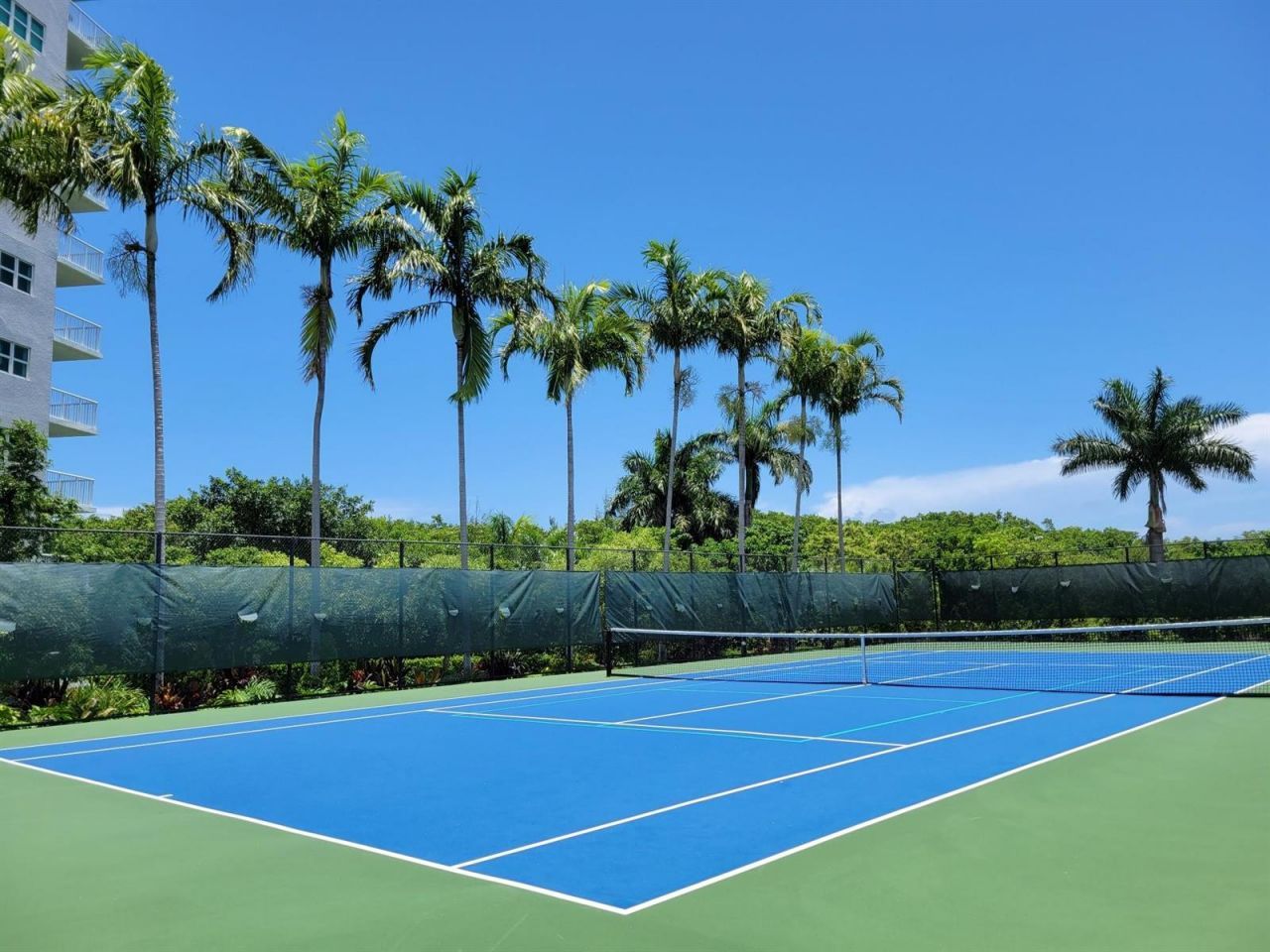 15051 Royal Oaks Lane , Unit 902, North Miami, FL 33181 Photo