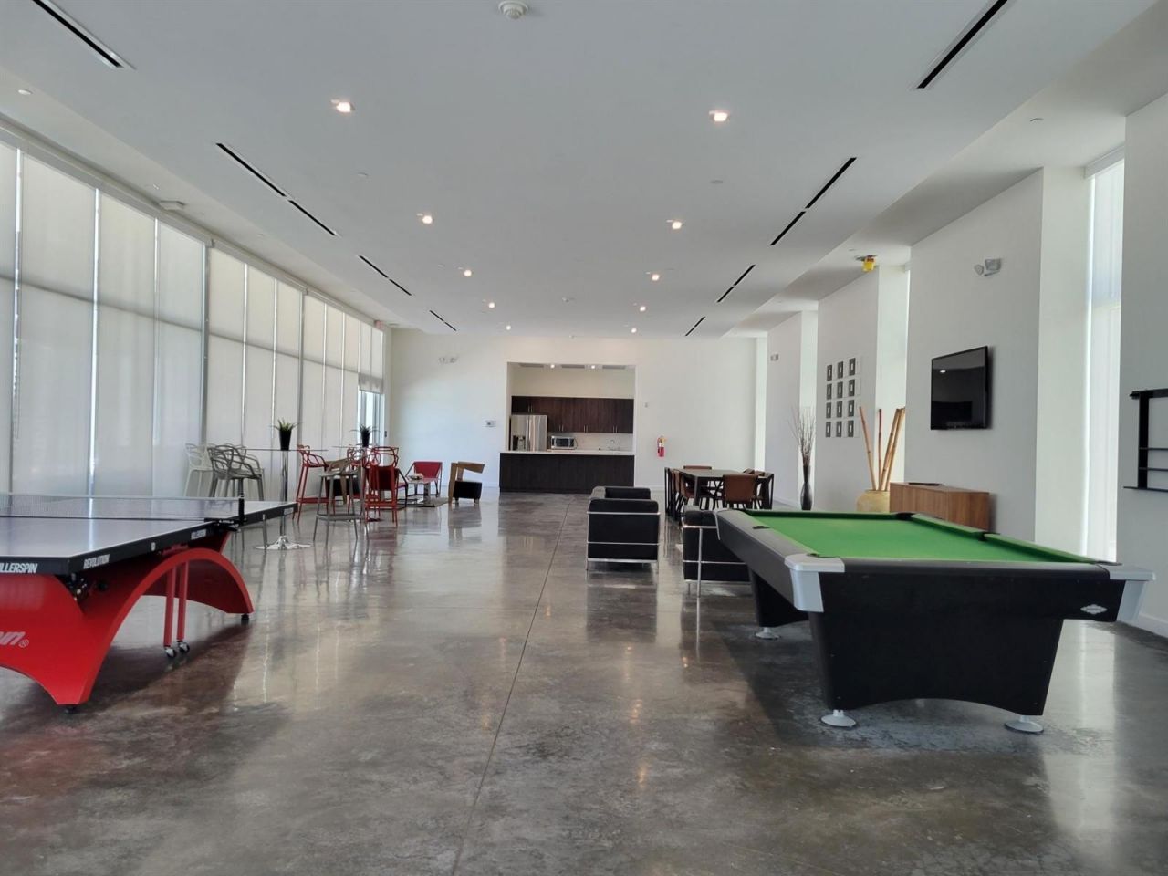 15051 Royal Oaks Lane , Unit 902, North Miami, FL 33181 Photo