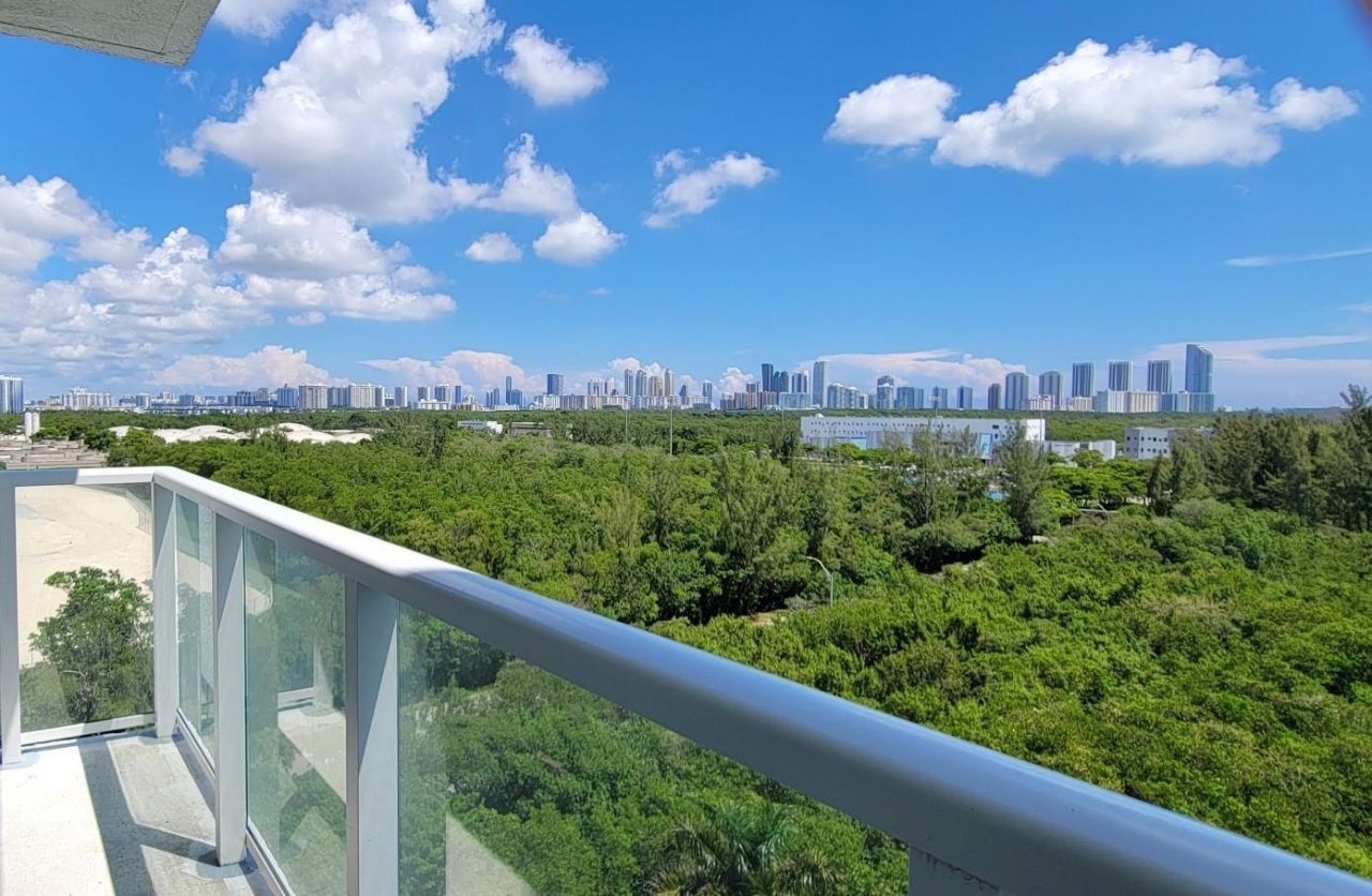 15051 Royal Oaks Lane , Unit 902, North Miami, FL 33181 Photo