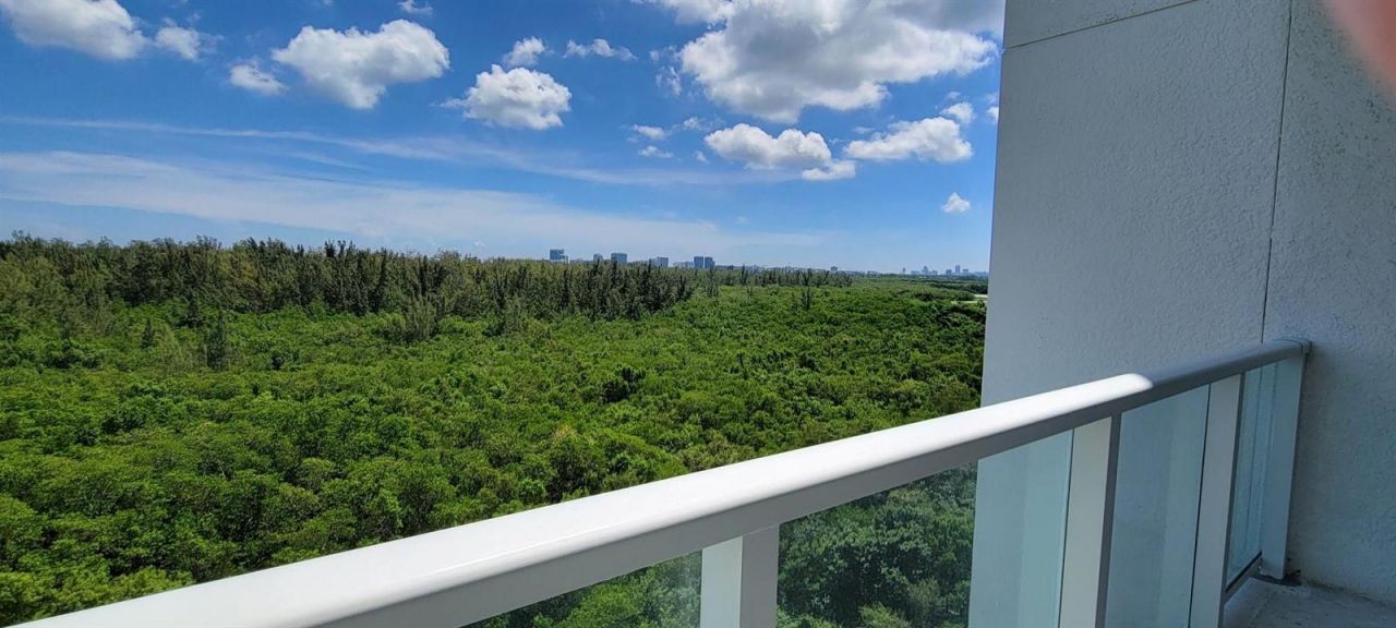 15051 Royal Oaks Lane , Unit 902, North Miami, FL 33181 Photo