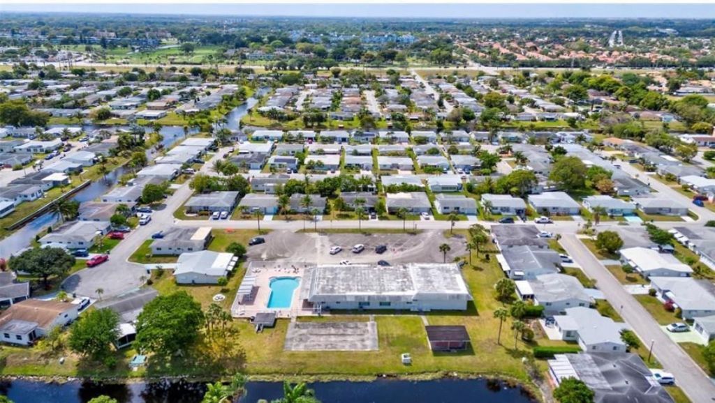 1390 NW 70th Lane , Margate, FL 33063 Photo