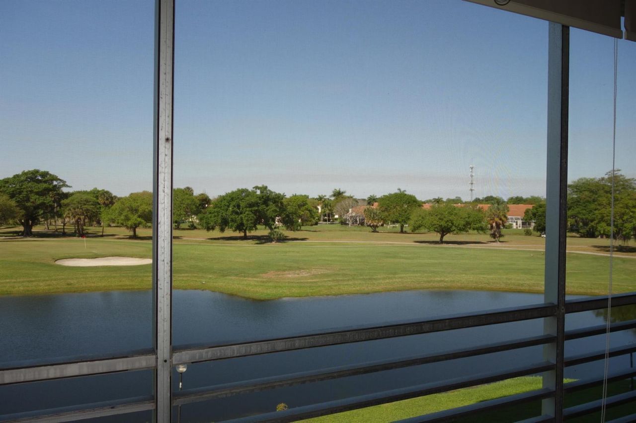3507 Oaks Way , Unit 307, Pompano Beach, FL 33069 Photo