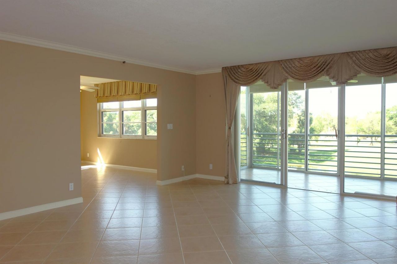 3507 Oaks Way , Unit 307, Pompano Beach, FL 33069 Photo