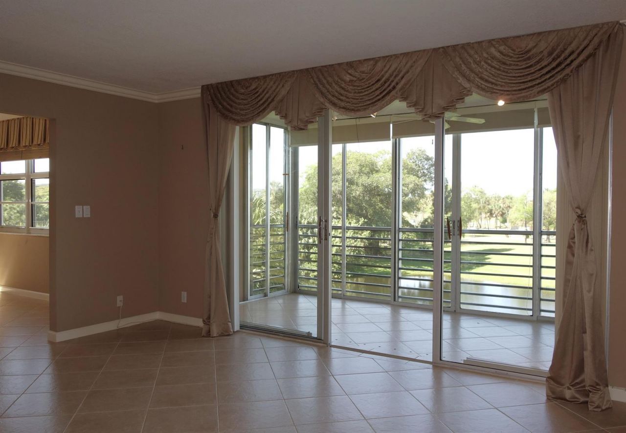 3507 Oaks Way , Unit 307, Pompano Beach, FL 33069 Photo
