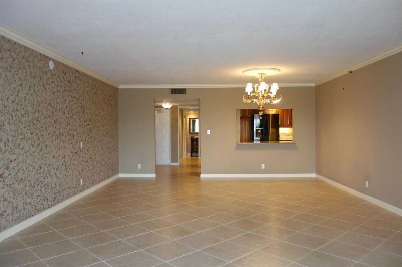 3507 Oaks Way , Unit 307, Pompano Beach, FL 33069 Photo