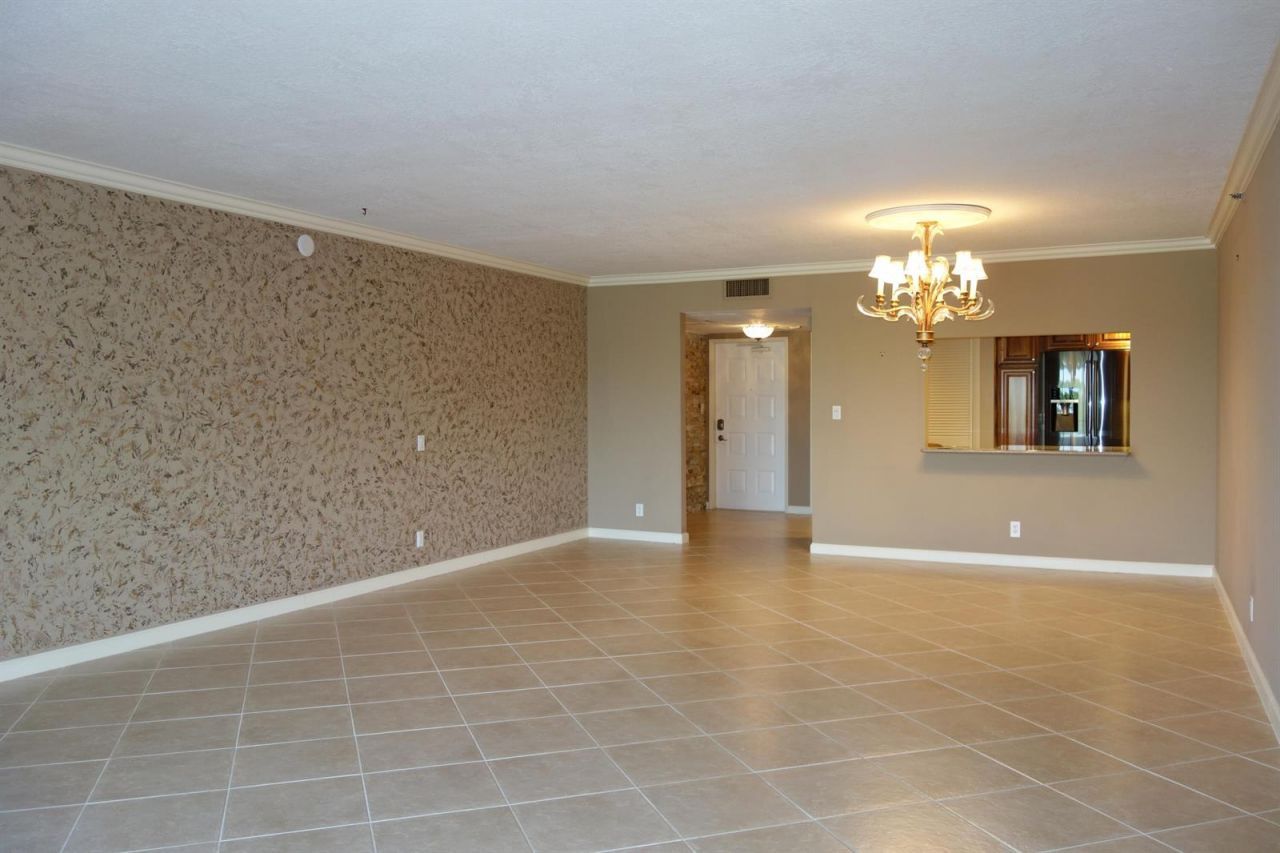 3507 Oaks Way , Unit 307, Pompano Beach, FL 33069 Photo
