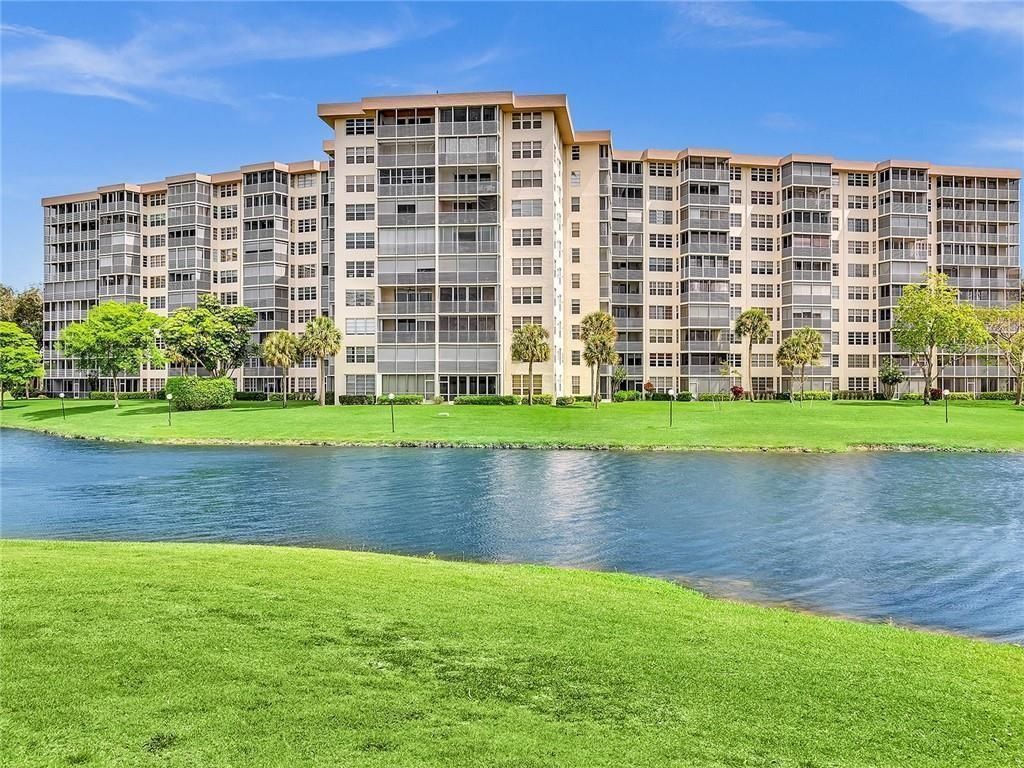 3507 Oaks Way , Unit 307, Pompano Beach, FL 33069 Photo