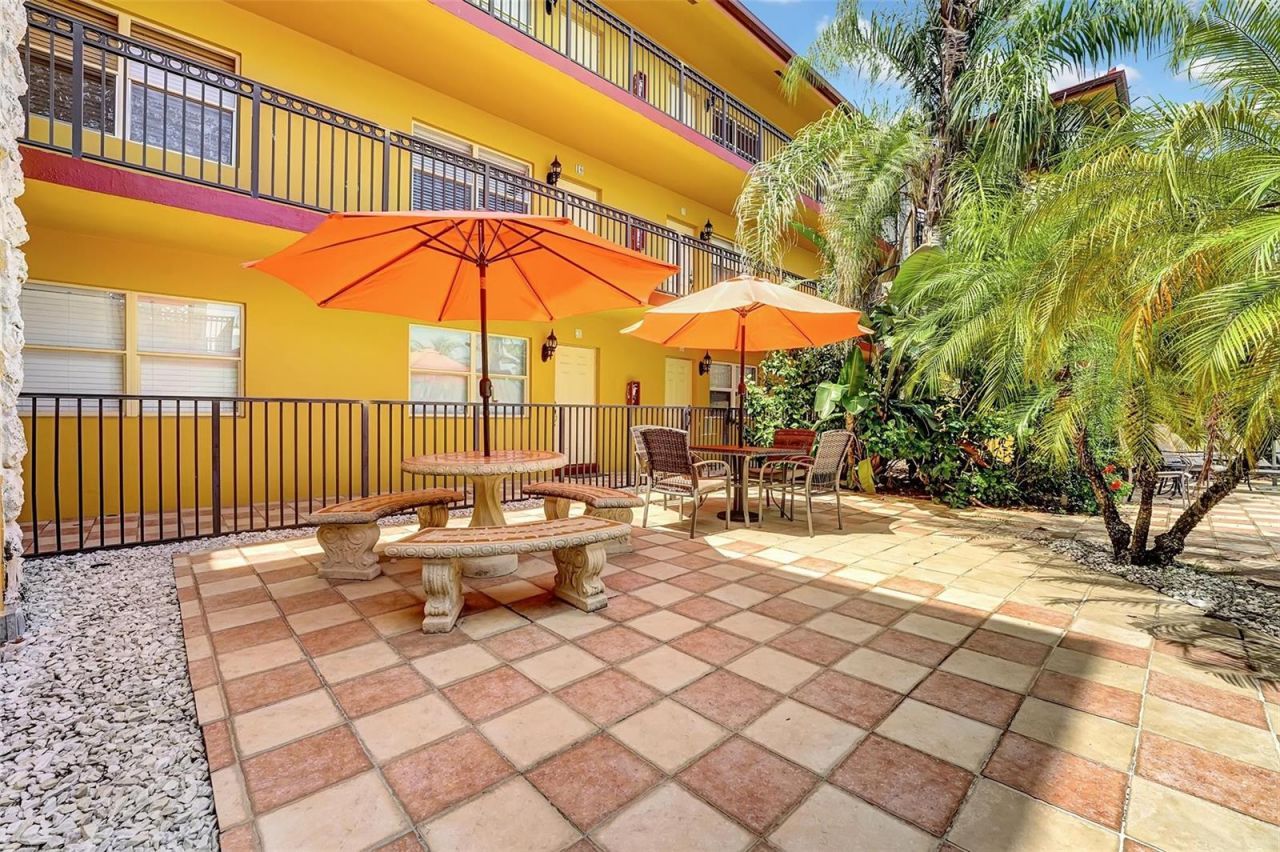 744 NE 14th Avenue , Unit 4, Fort Lauderdale, FL 33304 Photo