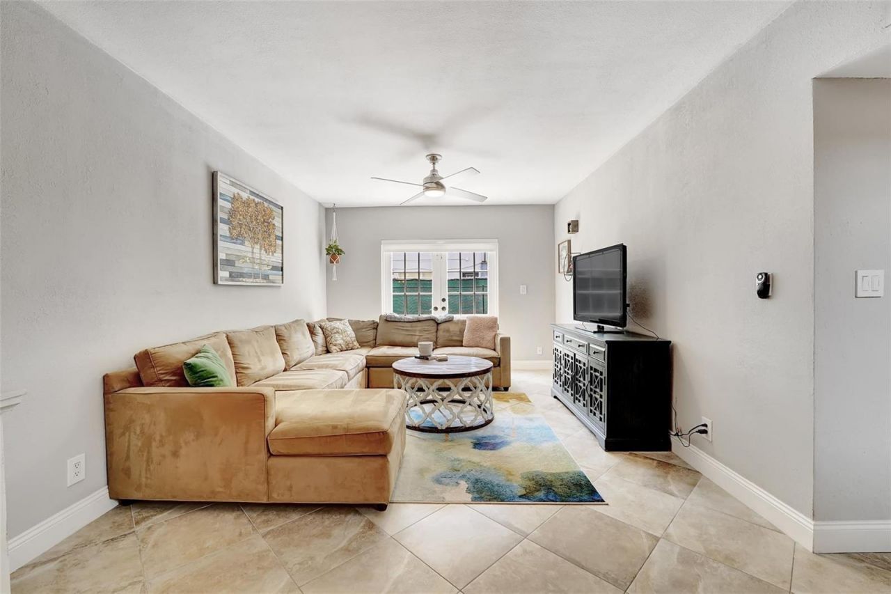 744 NE 14th Avenue , Unit 4, Fort Lauderdale, FL 33304 Photo