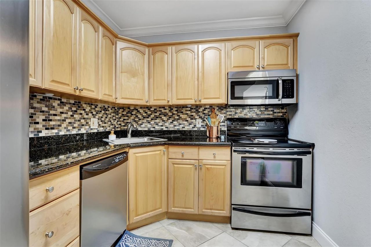 744 NE 14th Avenue , Unit 4, Fort Lauderdale, FL 33304 Photo