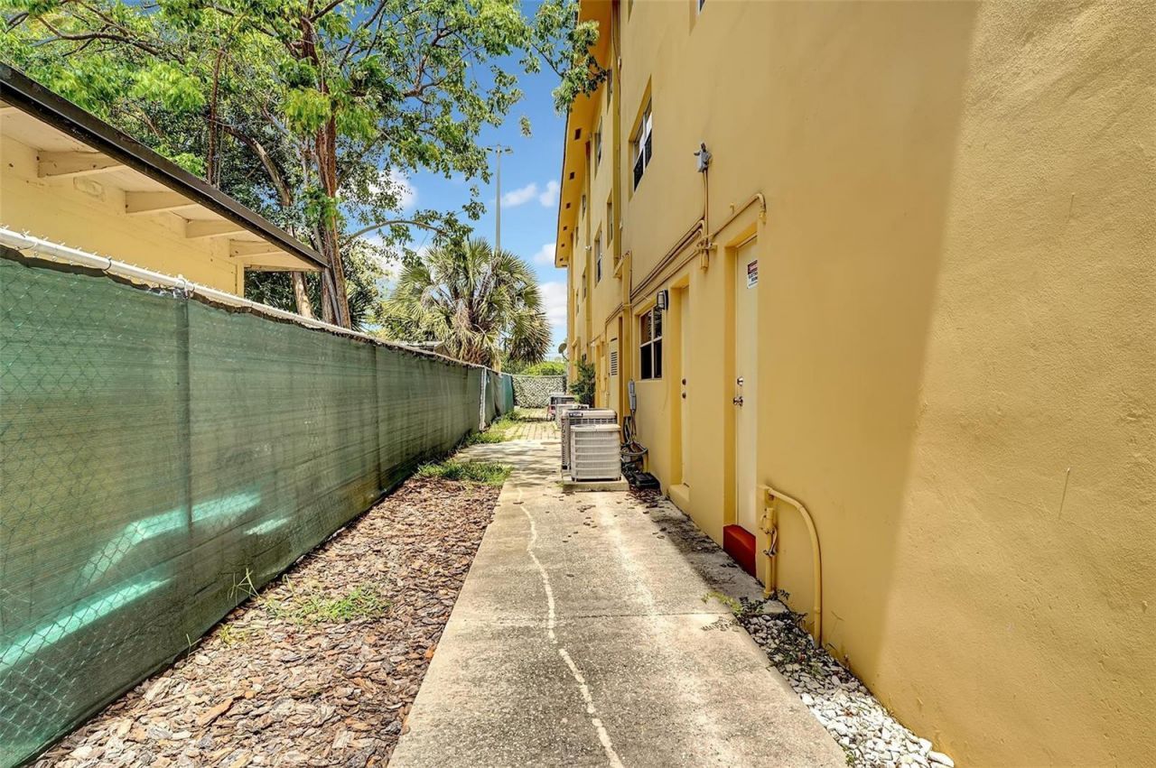 744 NE 14th Avenue , Unit 4, Fort Lauderdale, FL 33304 Photo