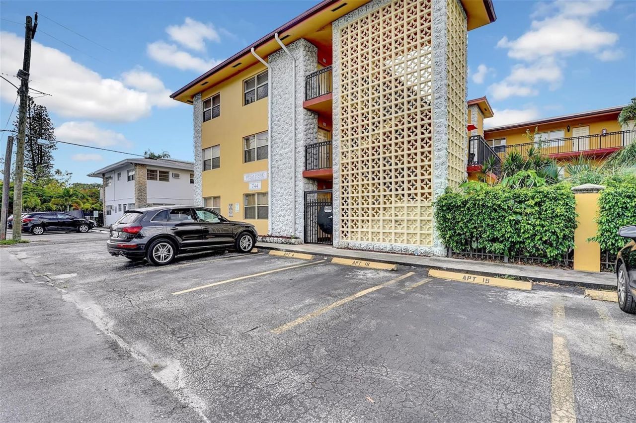 744 NE 14th Avenue , Unit 4, Fort Lauderdale, FL 33304 Photo