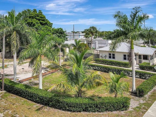 11 SW 11th Avenue , Fort Lauderdale, FL 33312