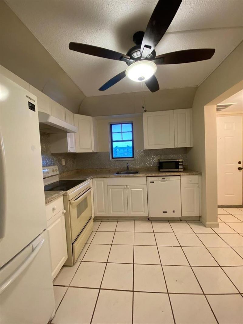 9440 SW 8th Street , Unit 401, Boca Raton, FL 33428 Photo