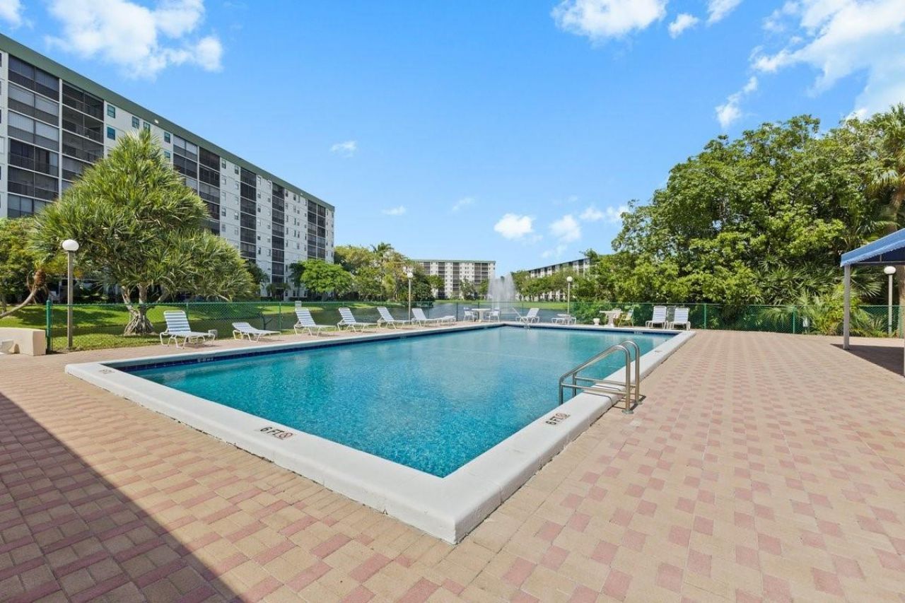 2106 S Cypress Bend Drive , Unit 506, Pompano Beach, FL 33069 Photo