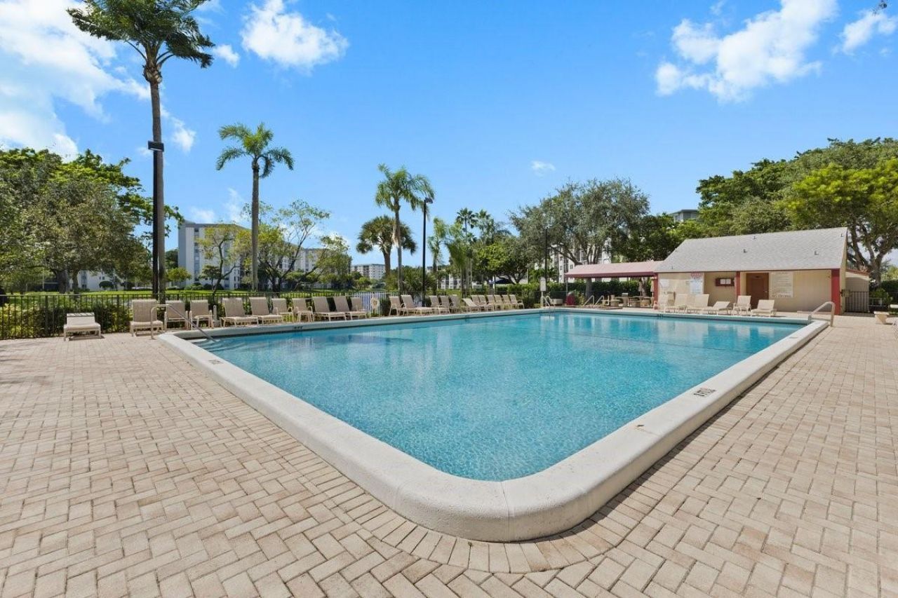 2106 S Cypress Bend Drive , Unit 506, Pompano Beach, FL 33069 Photo