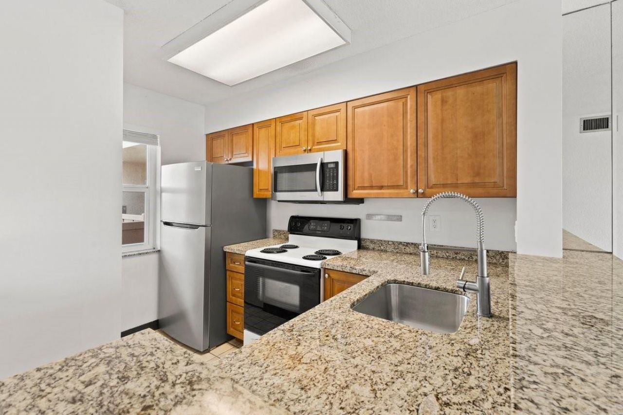 2106 S Cypress Bend Drive , Unit 506, Pompano Beach, FL 33069 Photo