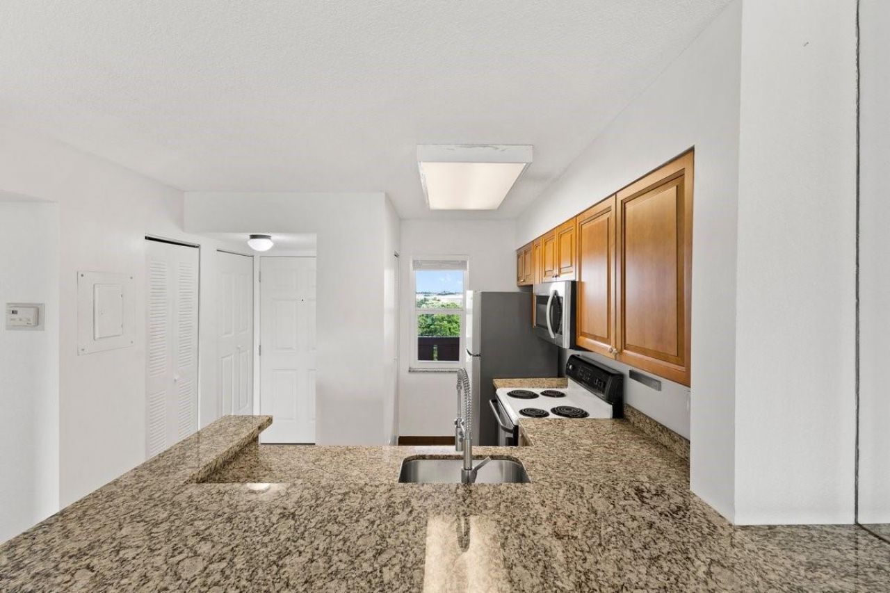 2106 S Cypress Bend Drive , Unit 506, Pompano Beach, FL 33069 Photo