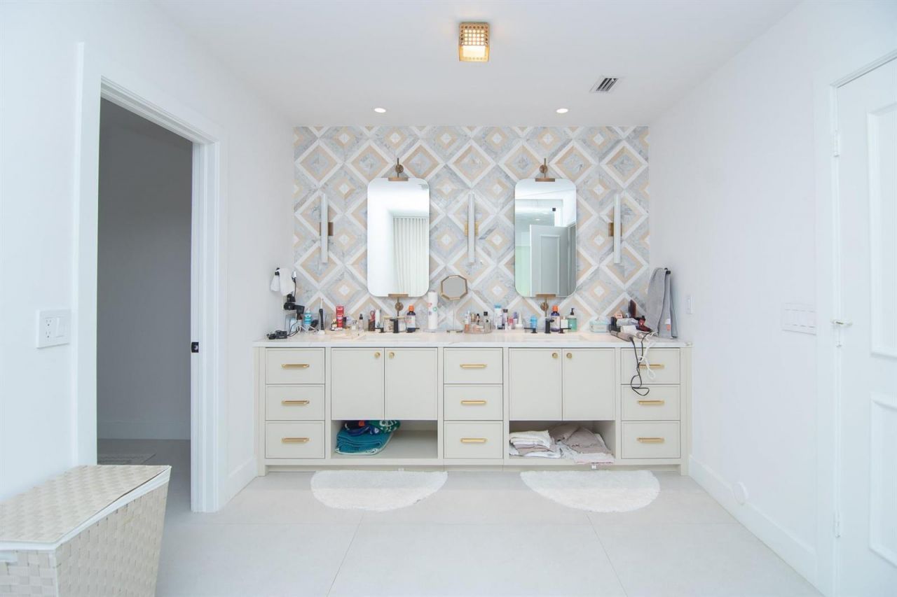 8208 Twin Lake Drive , Boca Raton, FL 33496 Photo