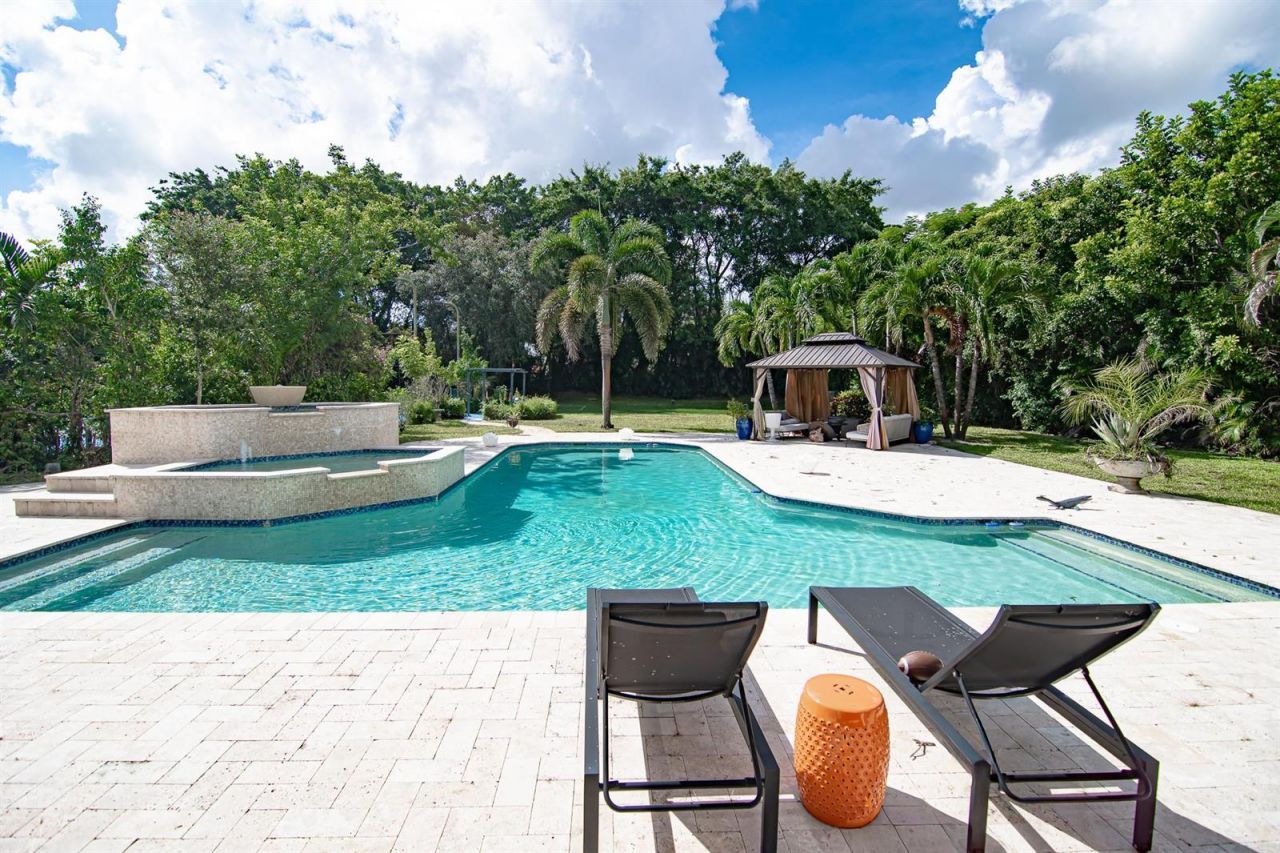 8208 Twin Lake Drive , Boca Raton, FL 33496 Photo