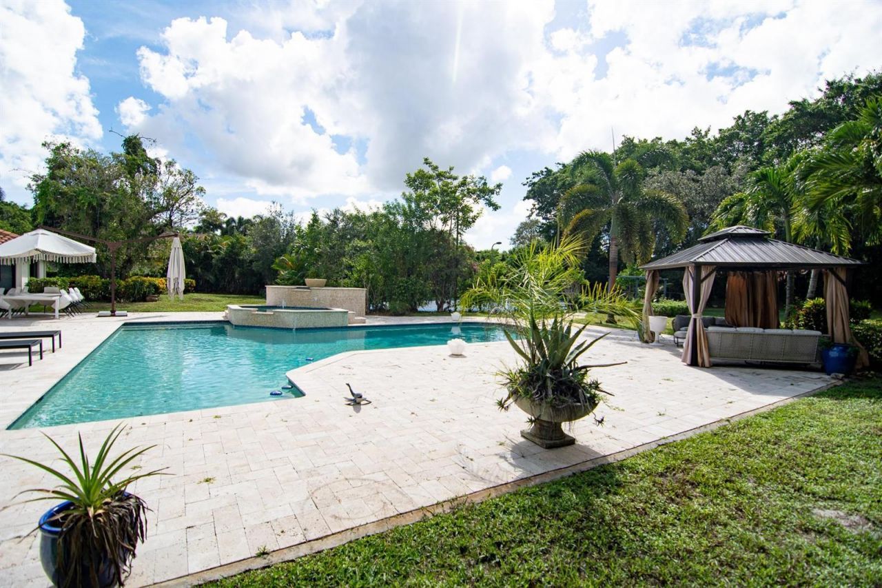 8208 Twin Lake Drive , Boca Raton, FL 33496 Photo