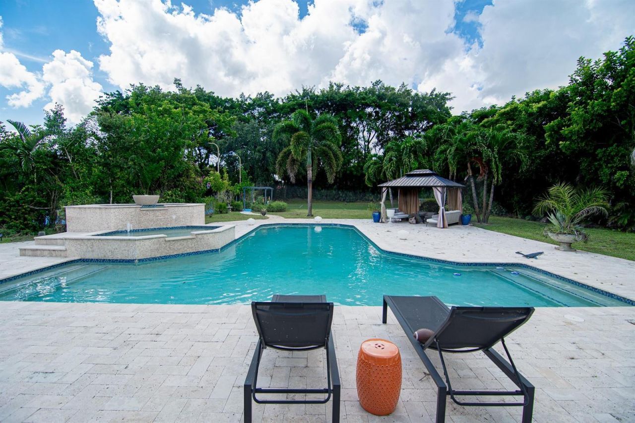 8208 Twin Lake Drive , Boca Raton, FL 33496 Photo