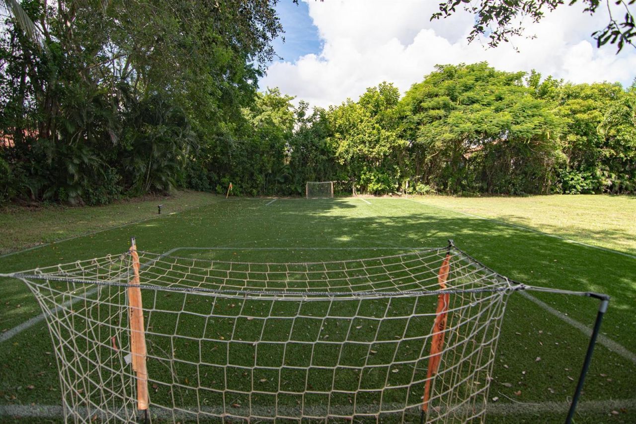 8208 Twin Lake Drive , Boca Raton, FL 33496 Photo