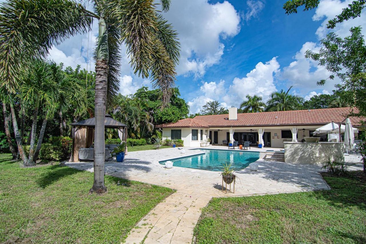 8208 Twin Lake Drive , Boca Raton, FL 33496 Photo