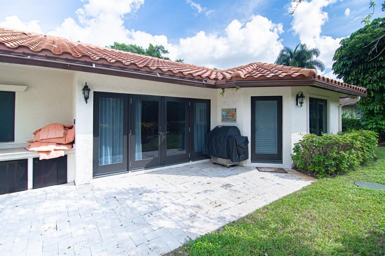 8208 Twin Lake Drive , Boca Raton, FL 33496 Photo