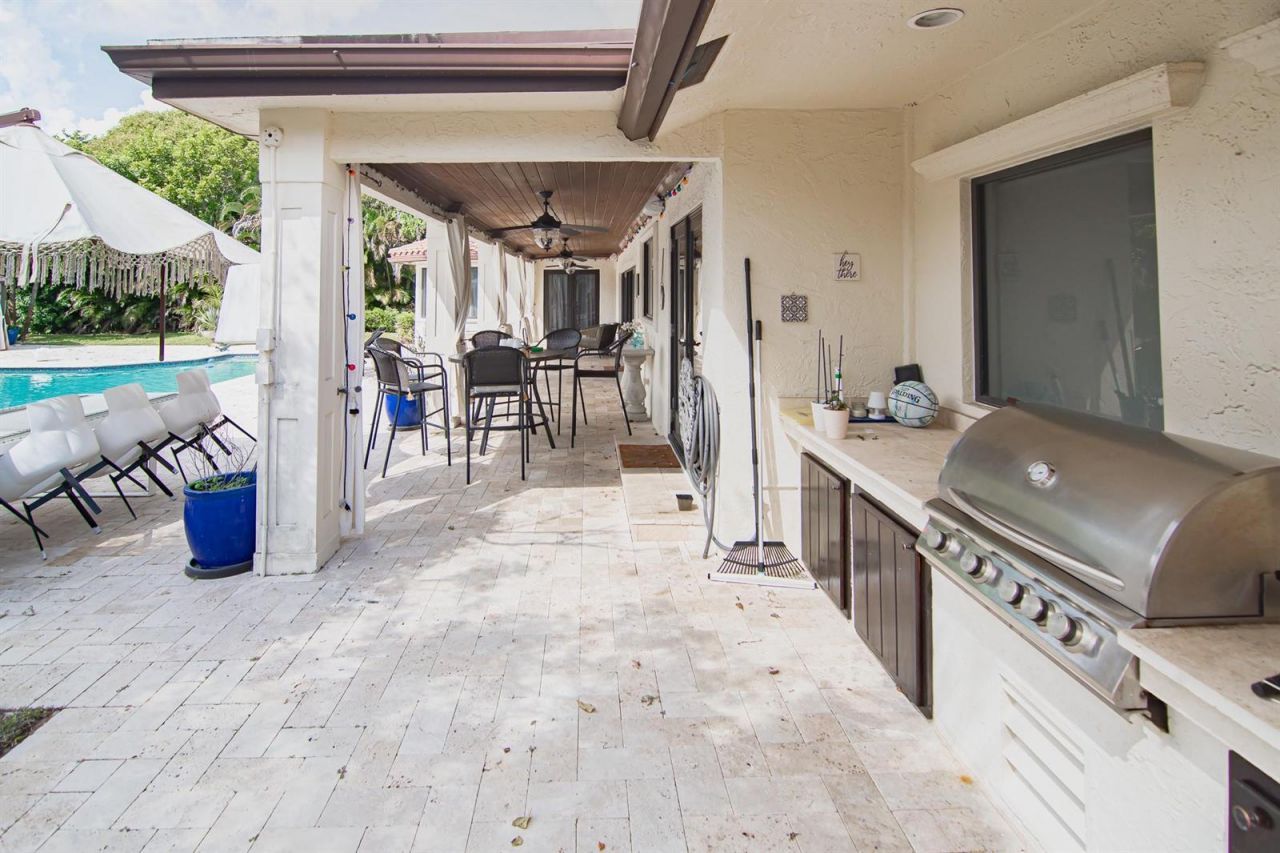 8208 Twin Lake Drive , Boca Raton, FL 33496 Photo