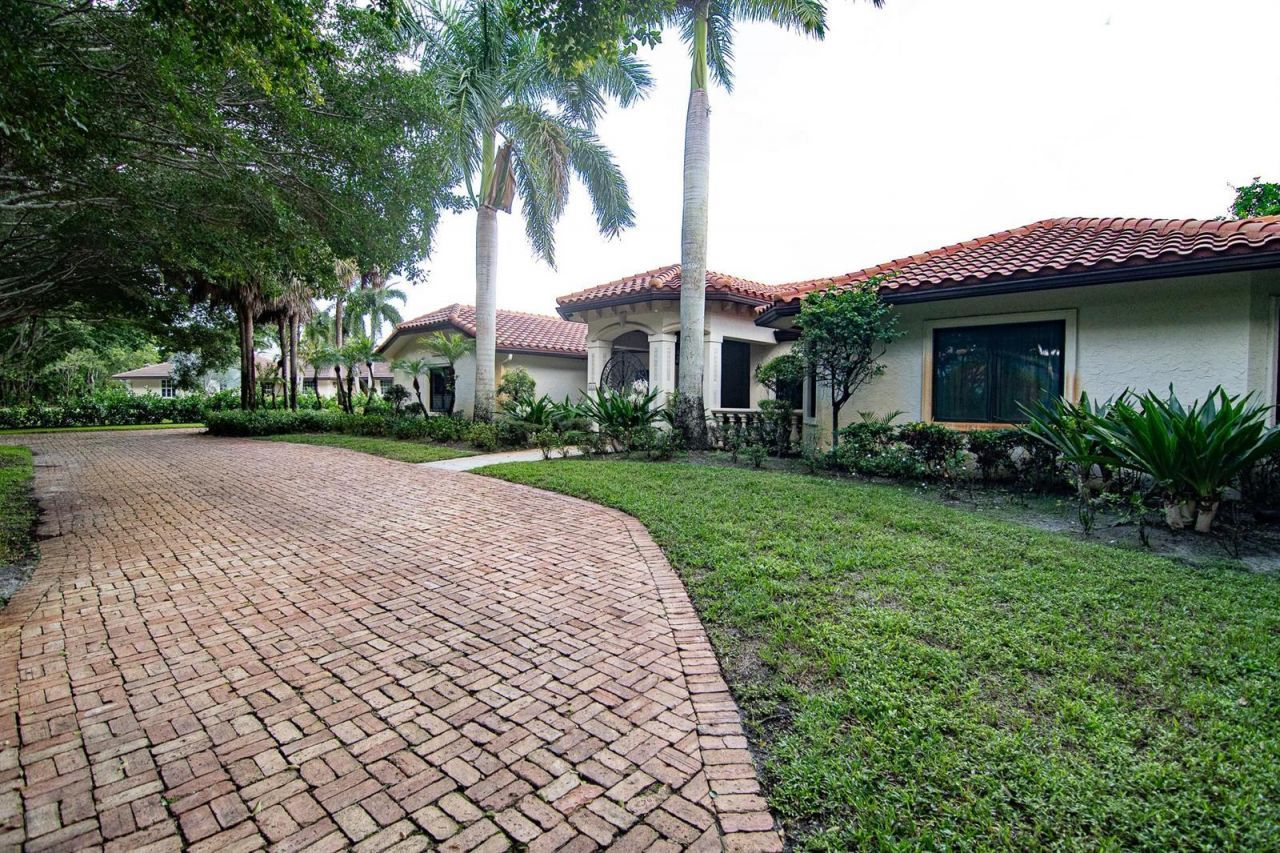 8208 Twin Lake Drive , Boca Raton, FL 33496 Photo