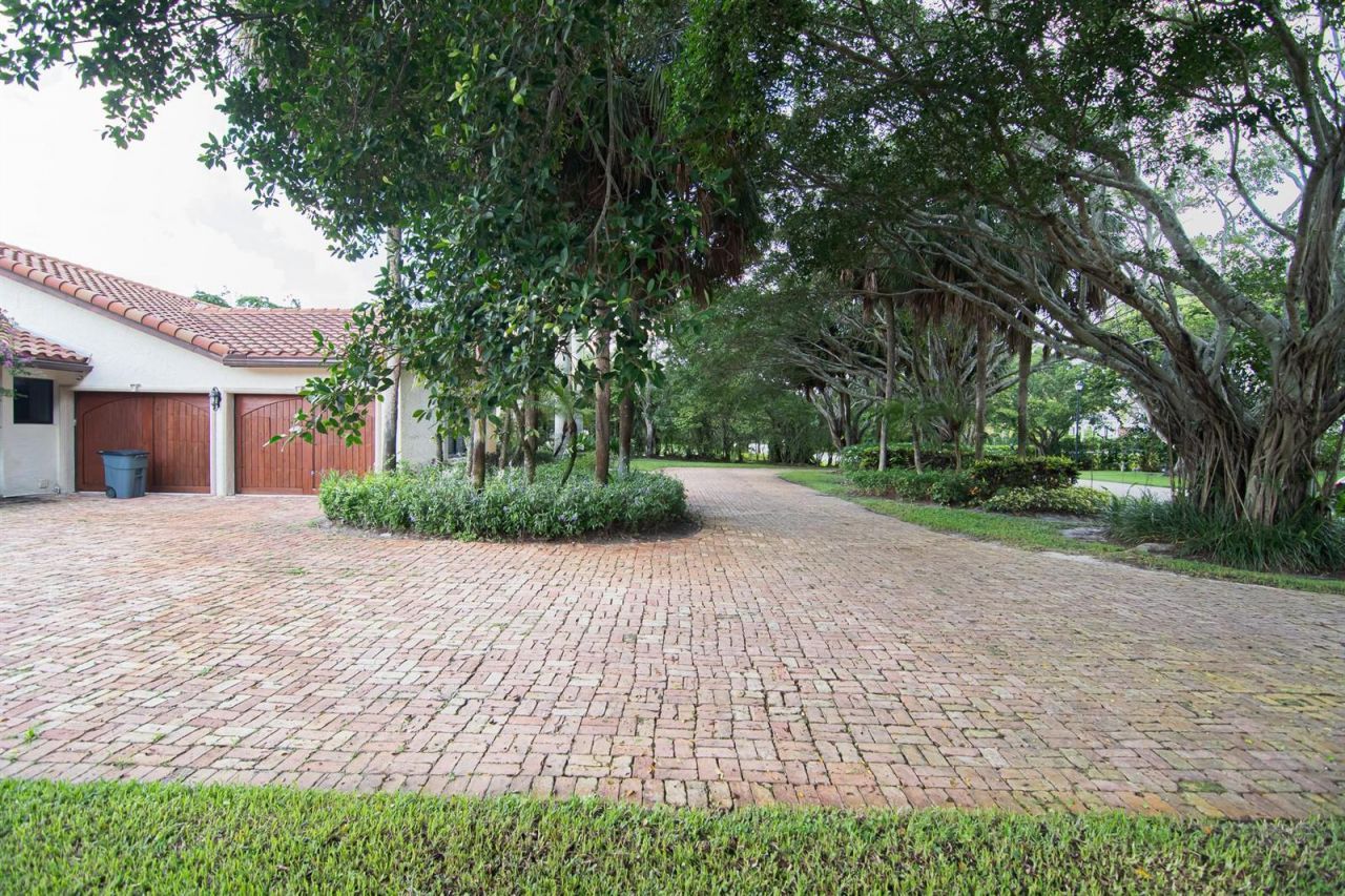 8208 Twin Lake Drive , Boca Raton, FL 33496 Photo
